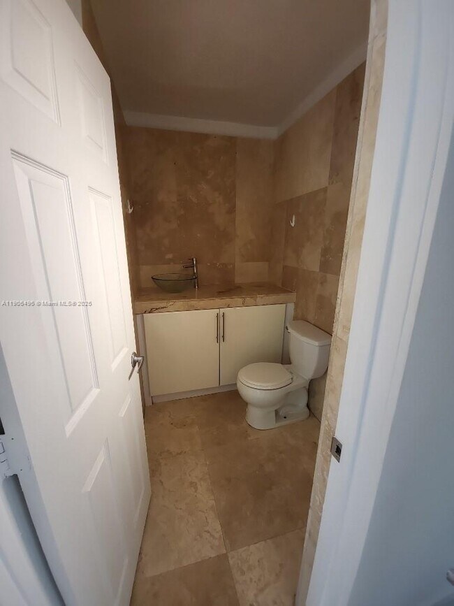 Building Photo - 7707 Hawthorne Ave