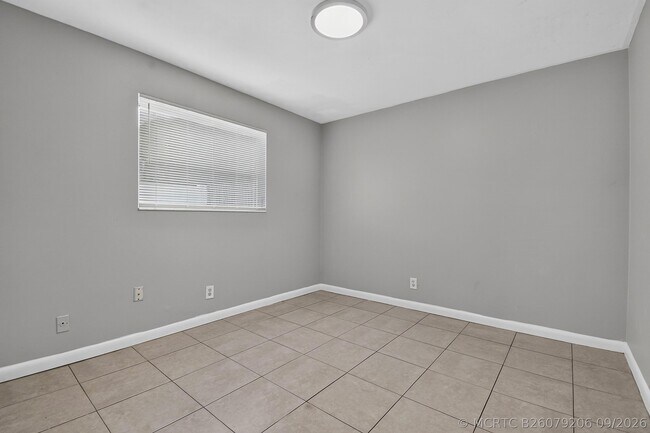 Building Photo - 1037 W 28th St