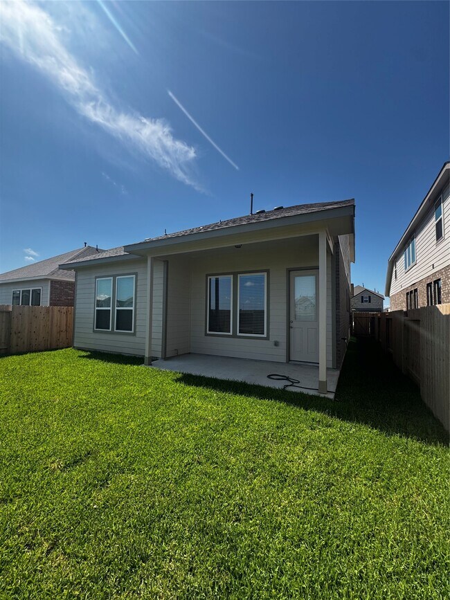 Building Photo - 23642 Red Rowan Ln