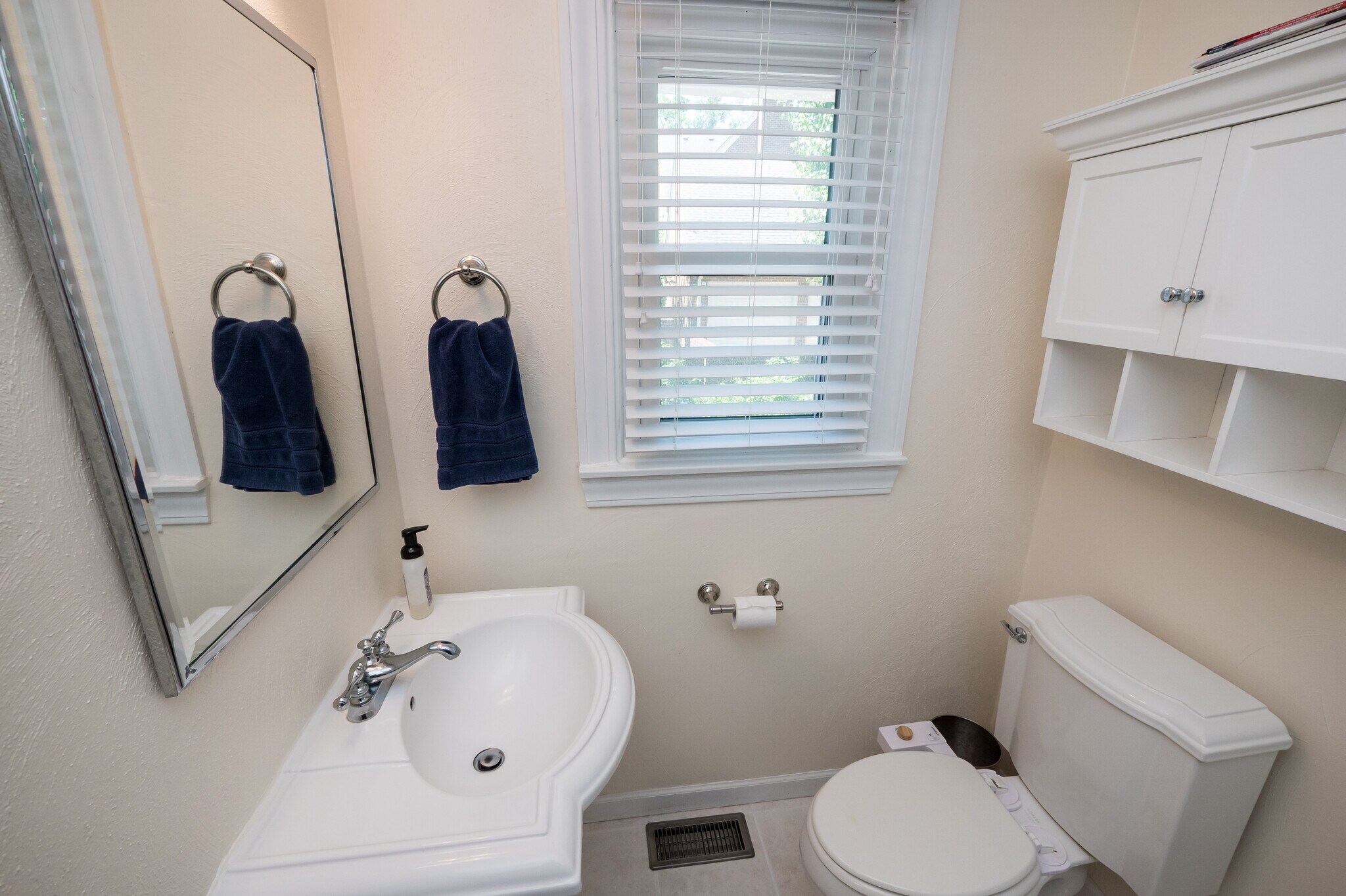 Building Photo - 338 W Olney Rd