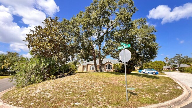 Building Photo - 23 Winding Woods Trail