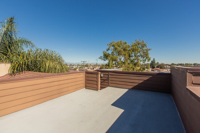 Building Photo - 2320 Clark Ln