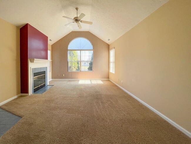 Building Photo - Near Local Shops and Restaurants