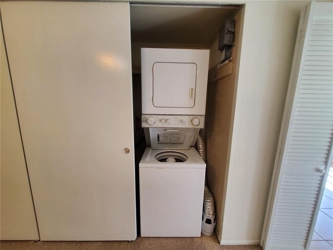 Building Photo - 2461 Rhodesian Dr