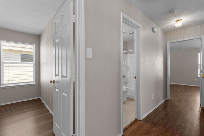 Building Photo - Charming 3-Bedroom Home in Villages of Woo...