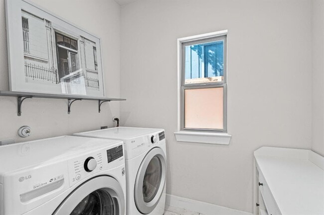 Building Photo - 2906 Webberville Rd