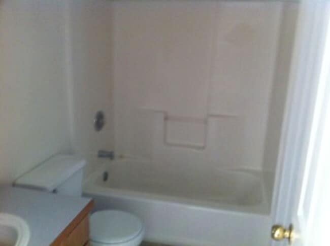 Building Photo - Cute 2 bed/1.5 bath Boise
