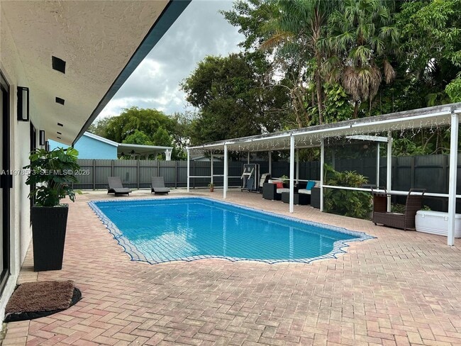 Building Photo - 11104 SW 139th Ct