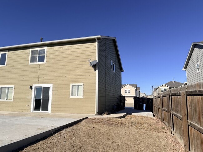 Building Photo - 9545 Sand Myrtle Dr