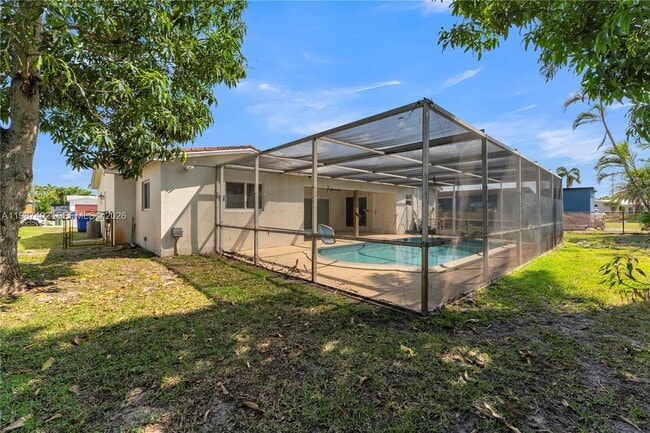 Building Photo - 6924 NW 8th Ct