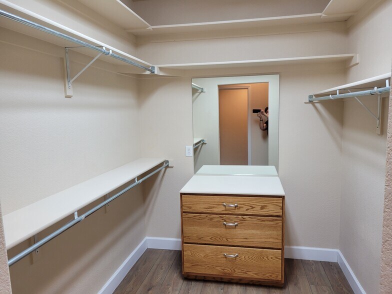 Huge Master walk in closet - 5775 W 29th St