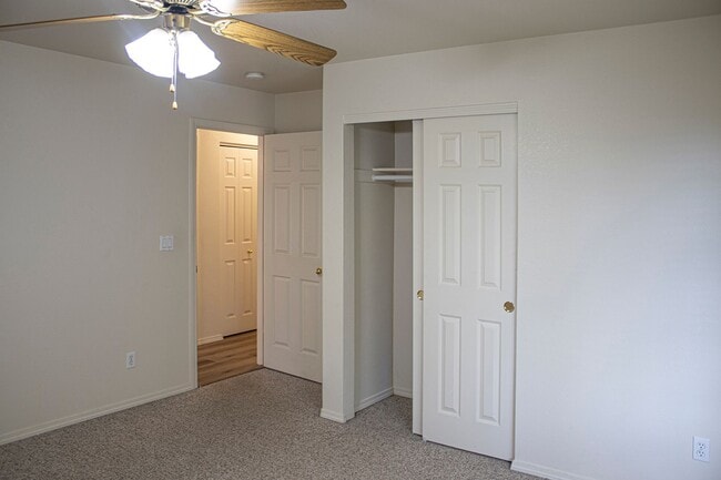 Building Photo - 3 Bed, 2 Bath, Huge Fenced Back Yard, 2-Car Garage in Wingfield Springs