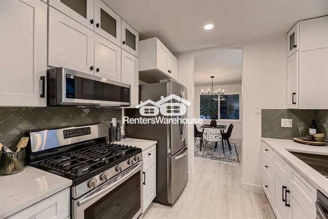 Building Photo - 12-17 MONTH LEASE! Available 7/14! Light A...