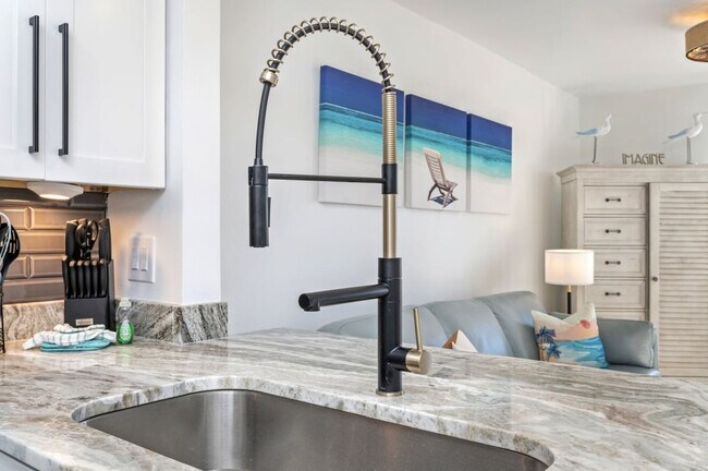 Building Photo - 775 Gulf Shore Dr