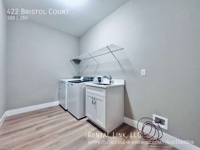 Building Photo - 422 Bristol Ct