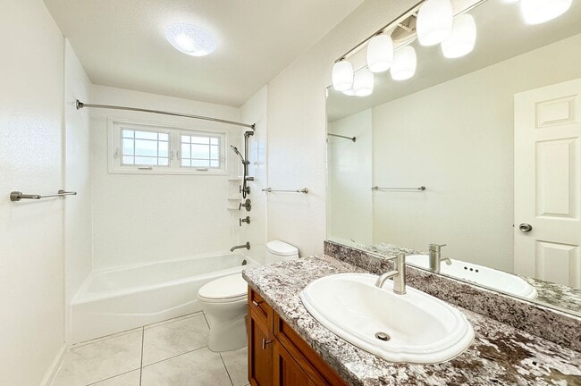 Building Photo - 1298 Lunalilo Home Rd