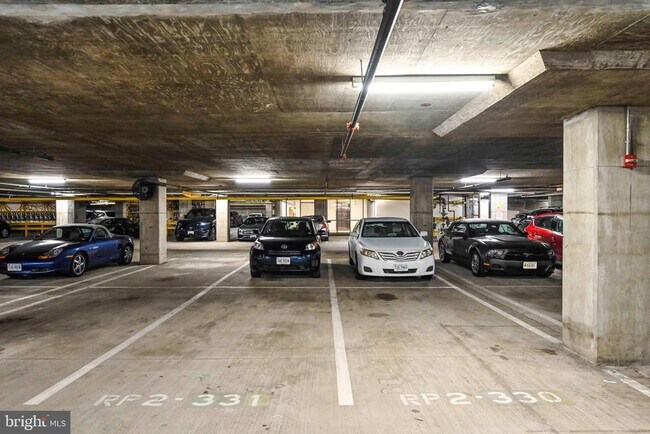 Building Photo - 3600 S Glebe Rd