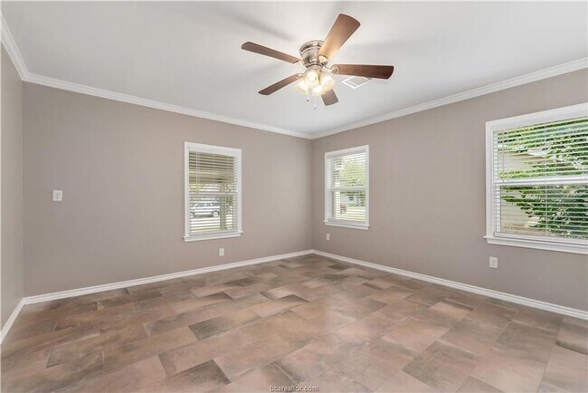 Building Photo - Available June 2026! Adorable 3 Bedroom Ho...