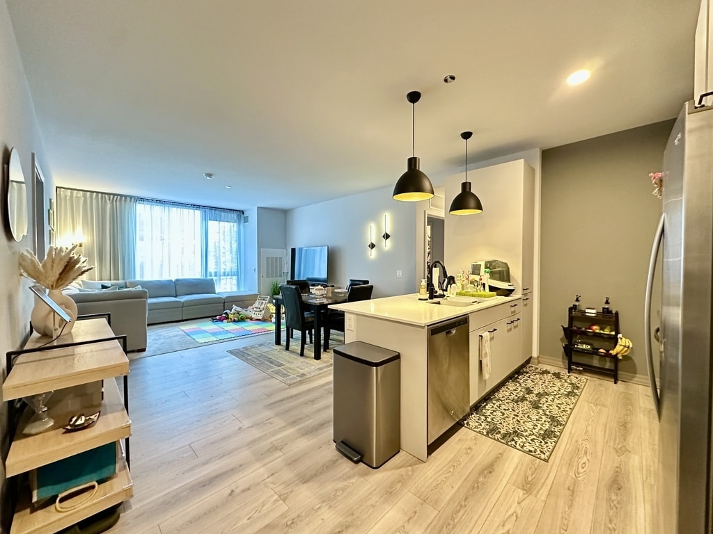 Building Photo - 2155 N Elston Ave