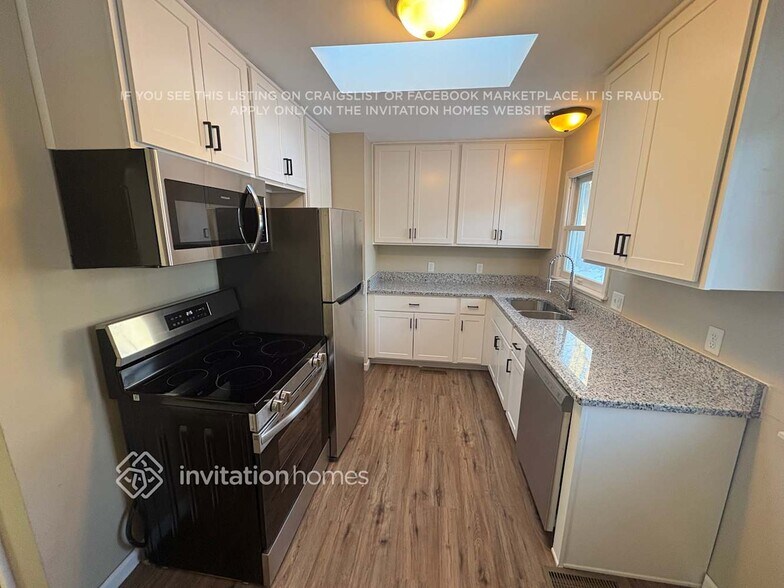 Building Photo - 2940 Orchard Ave N