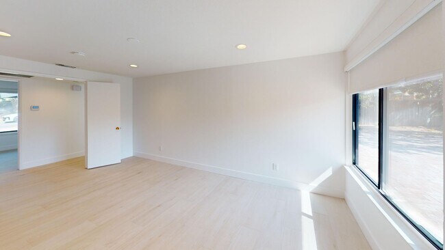 Building Photo - Welcome to your dream home! Single story R...