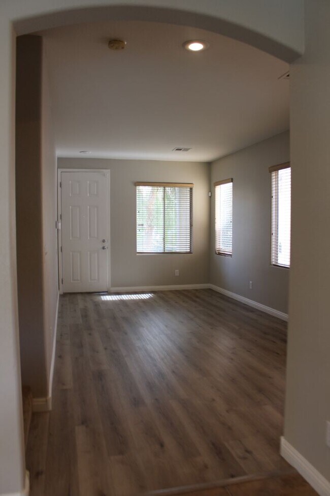 Building Photo - BEAUTIFUL 4 BEDROOM HOME WITH A POOL!