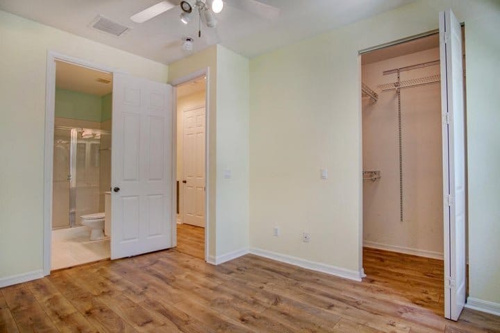 Building Photo - 1020 E Longport Cir