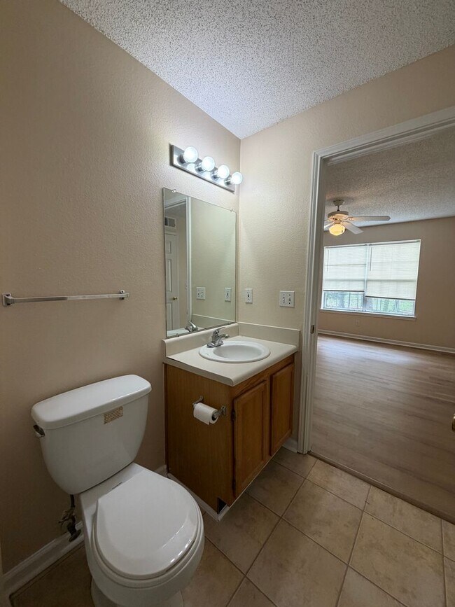 Building Photo - Cozy 2B/2B Unfurnished Condo in the Heart of Destin!