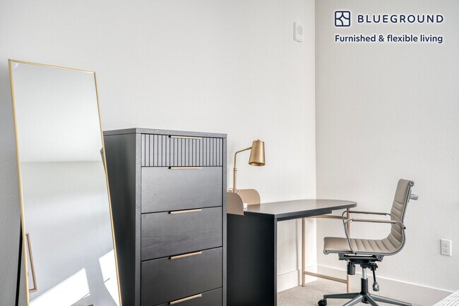 Building Photo - 3578 Rambla Pl