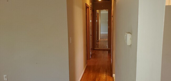 Building Photo - 1607 Highridge Dr