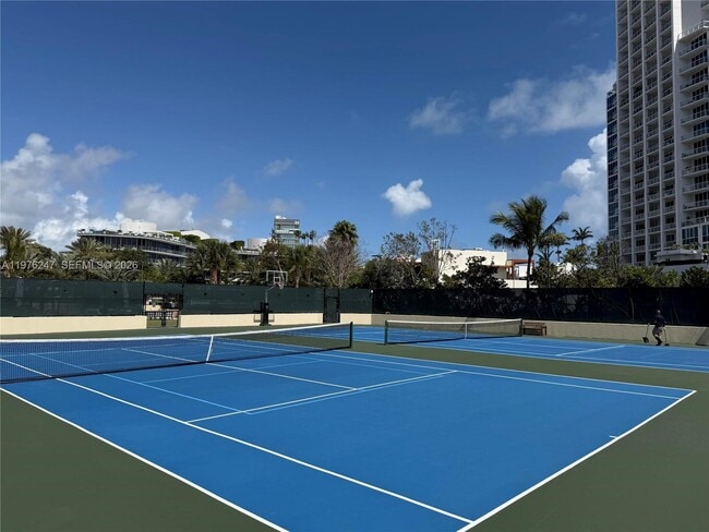 Building Photo - 400 South Pointe Dr