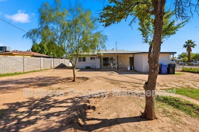 Building Photo - 1102 N 28th Pl