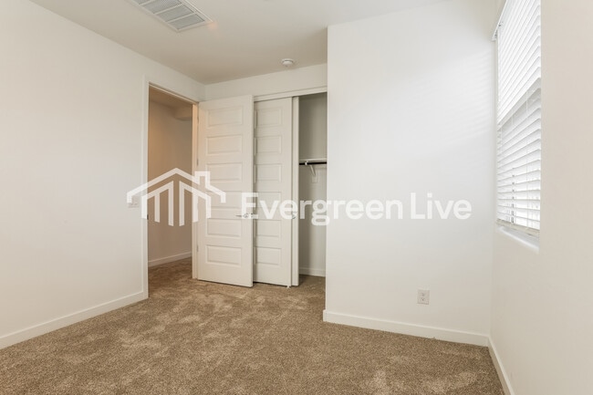 Building Photo - 10134 E Ulysses Ave