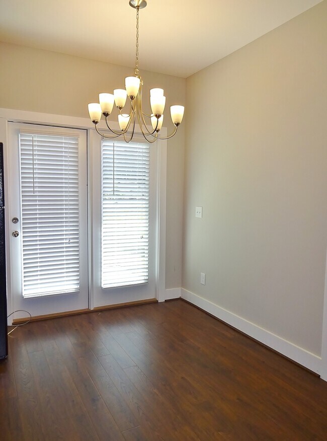 Building Photo - 555 Polo Way
