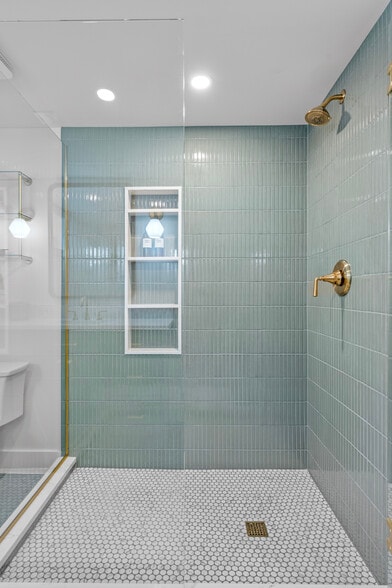 bathroom #2 lower level - 5263 NE 32nd Pl
