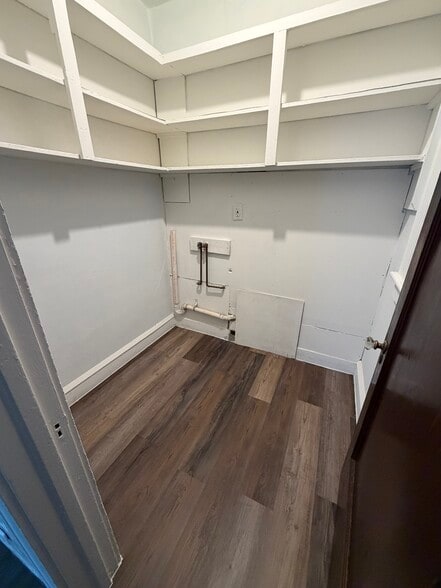 Building Photo - 517 Miles Ave