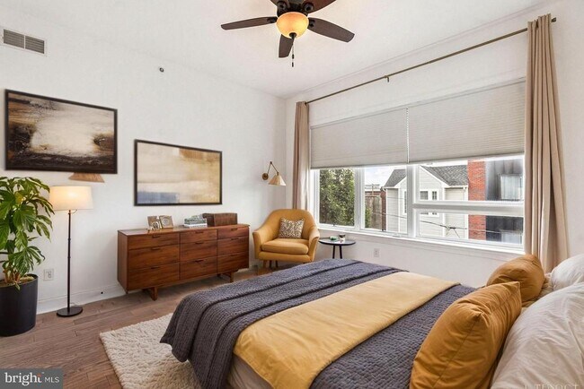 Building Photo - 719 E Thompson St