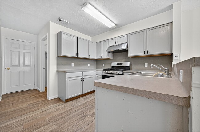 Building Photo - 1902 Sugar Pine Cir