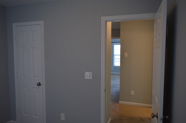 Building Photo - 913 Prestwyck Ct