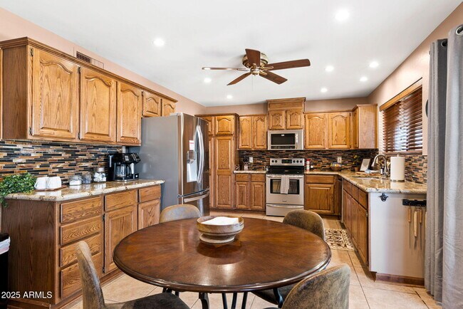 Building Photo - 9972 E Del Monte Ave