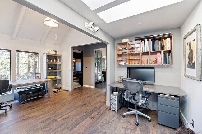 Building Photo - 30 E Robert Dr