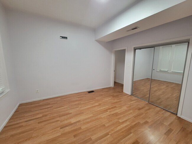 Building Photo - 104-108 Madison St