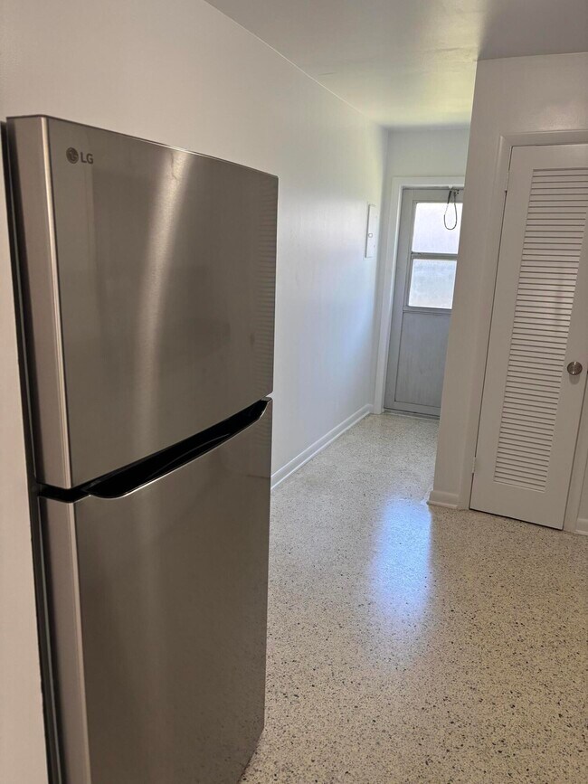 Building Photo - 751 Hummingbird Way