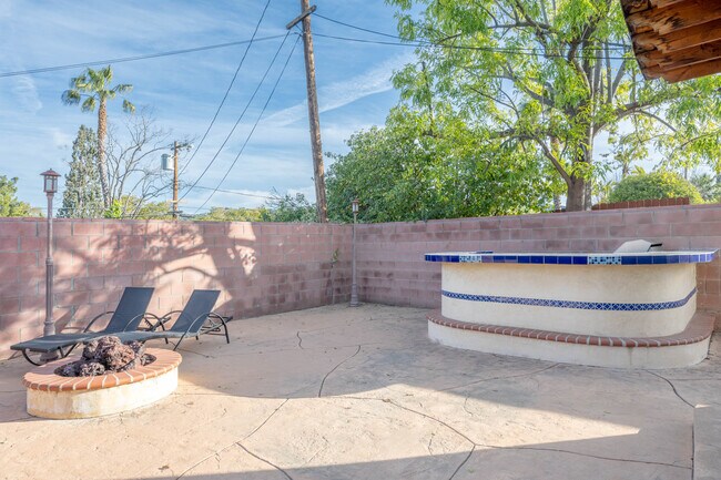 Building Photo - 5114 Etiwanda Ave