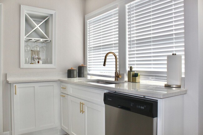 Building Photo - Rosedale