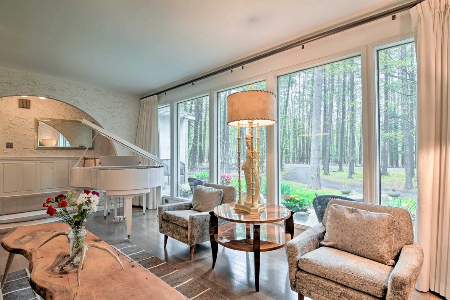 Building Photo - 28 Holiday Dr