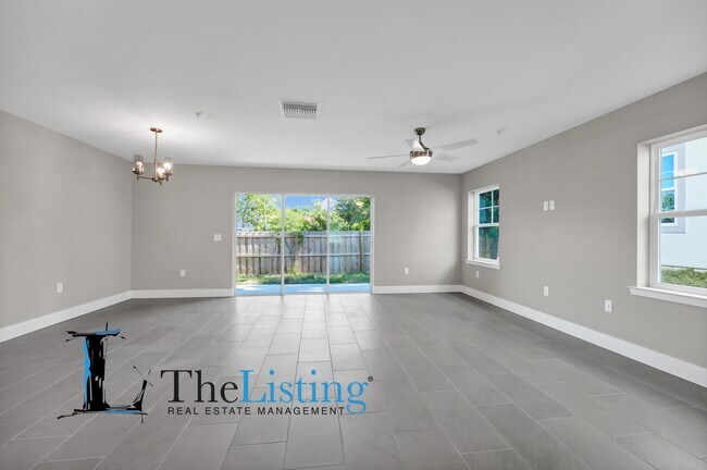 Building Photo - 39 SE 15th Terrace