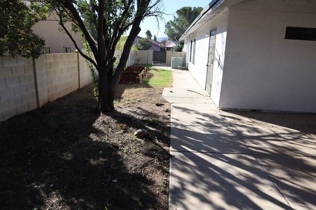 Building Photo - A Home You Have To See To Believe!!!