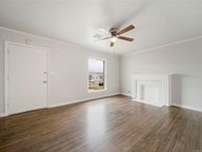 Building Photo - Updated 2 Bed 1 Bath Rental Home Tulsa