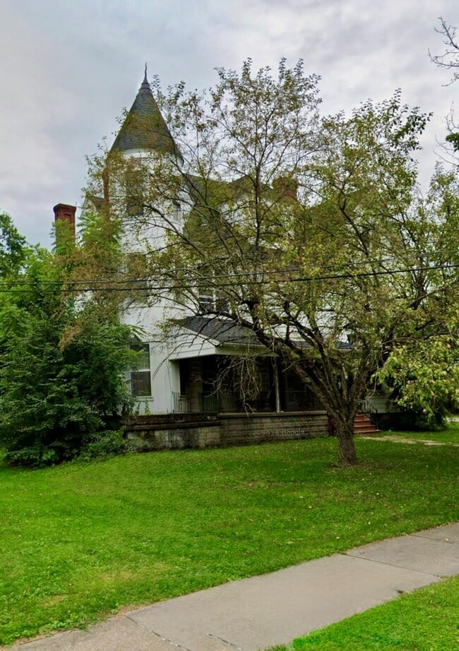 Building Photo - 103 S 7th Ave